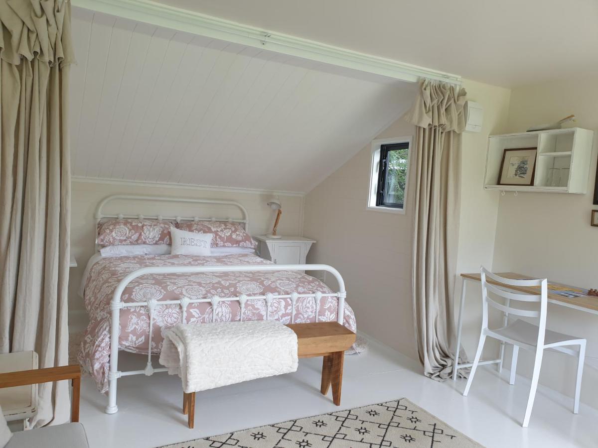 Cabins On Tudor Bed & Breakfast Motueka Eksteriør bilde